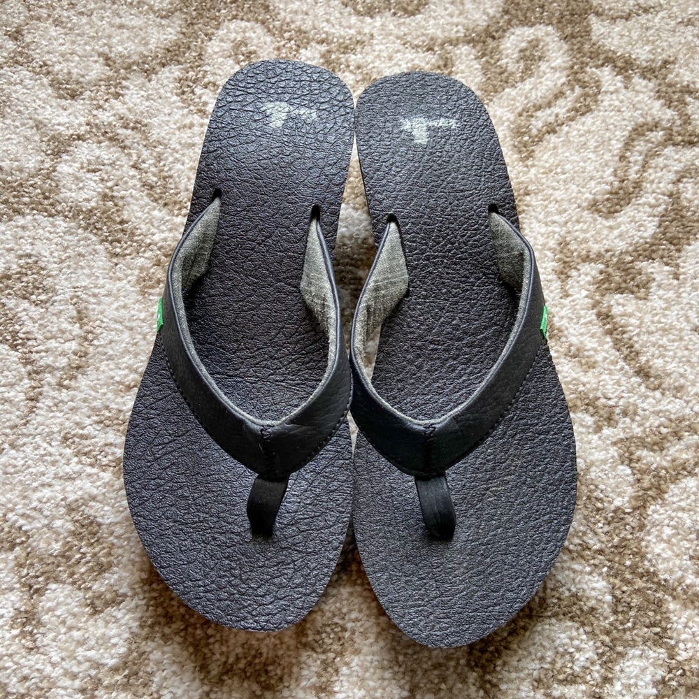Sanuk thong sandals. Worn twice!
